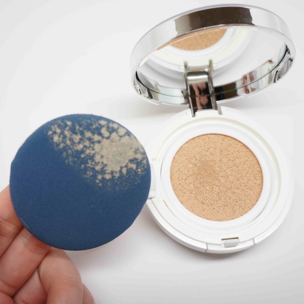 IOPE-XP-CUSHION-COMPACT-PUFF-WITH-PRODUCT-SOKOGLAM