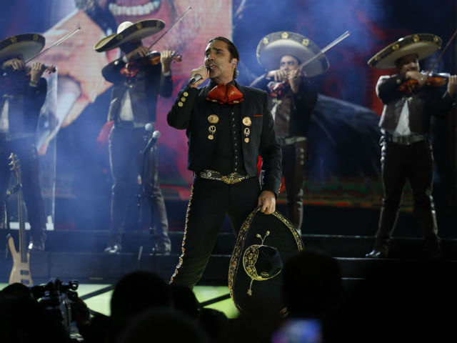 alejandro fernández interior