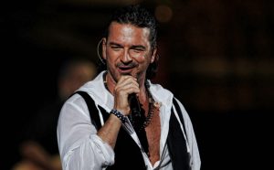 Guatemala's singer Ricardo Arjona perfor