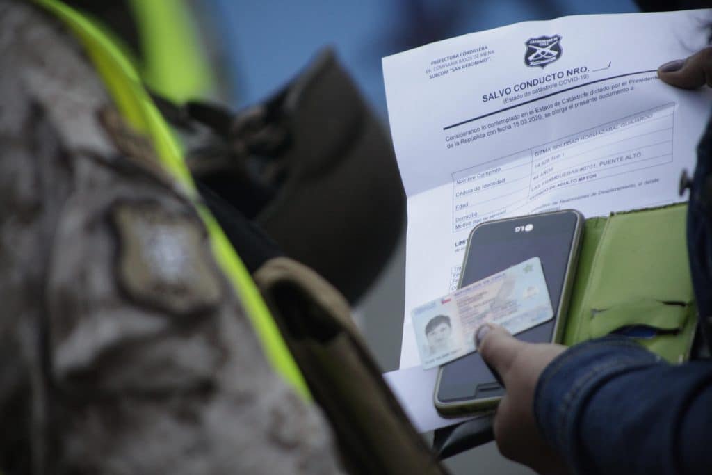 Fiscalizaciones De Carabineros Y Militares En Plaza De Puente Alto Debido A La Cuarentena