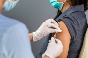 Después de ponerme la vacuna: ¿Puedo volver a mi vida de antes?