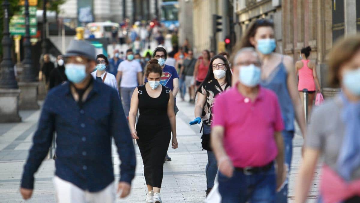 Personas usando Mascarilla