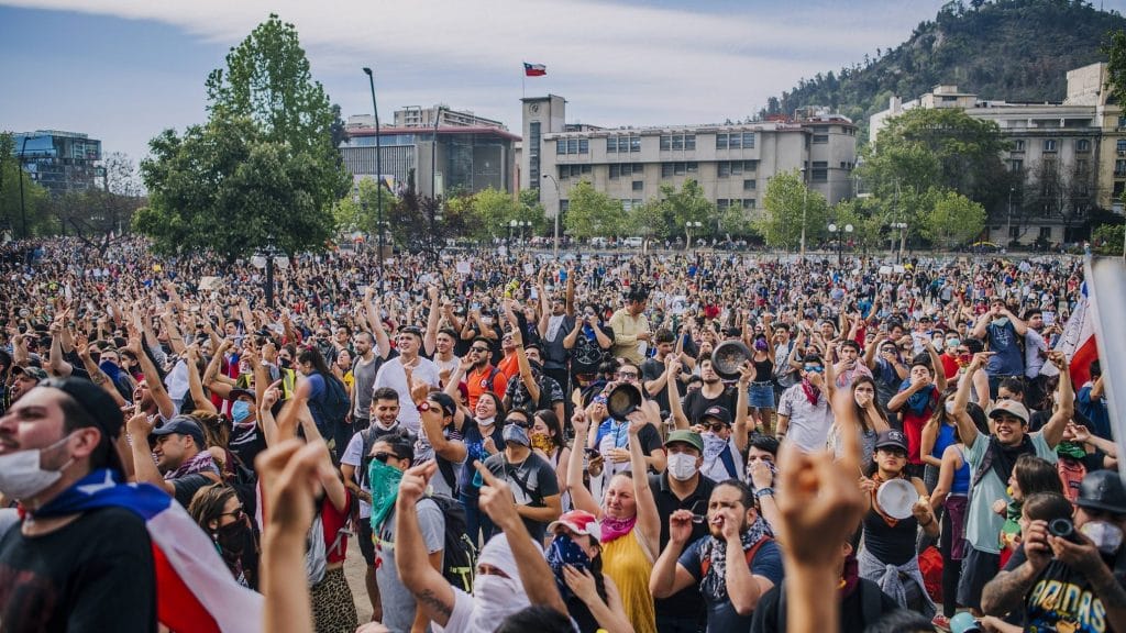 Piñera asegura que quiere mejorar las pensiones a mujeres y clase media 