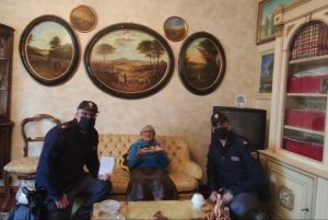 Anciana de 94 años finge robo para tener un poco de compañía