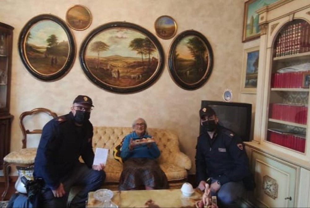 Anciana de 94 años finge robo para tener un poco de compañía