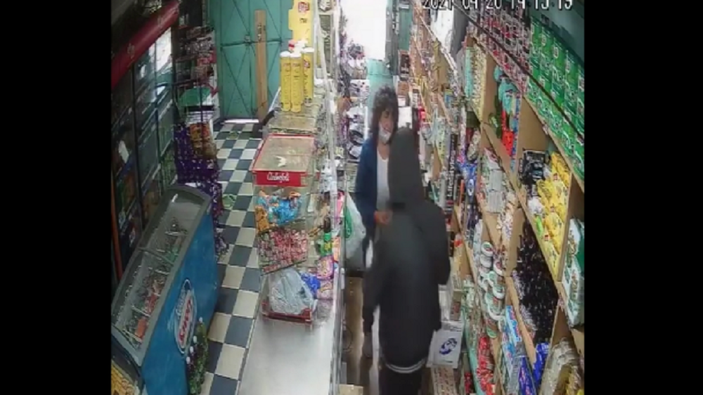 Asalto en Collipulli: Dueña de almacén convence a joven de no robarle