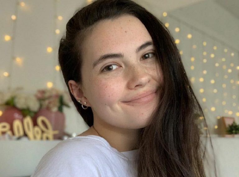 Tessa Hansen-Smith: La joven de 21 años que es alérgica al agua