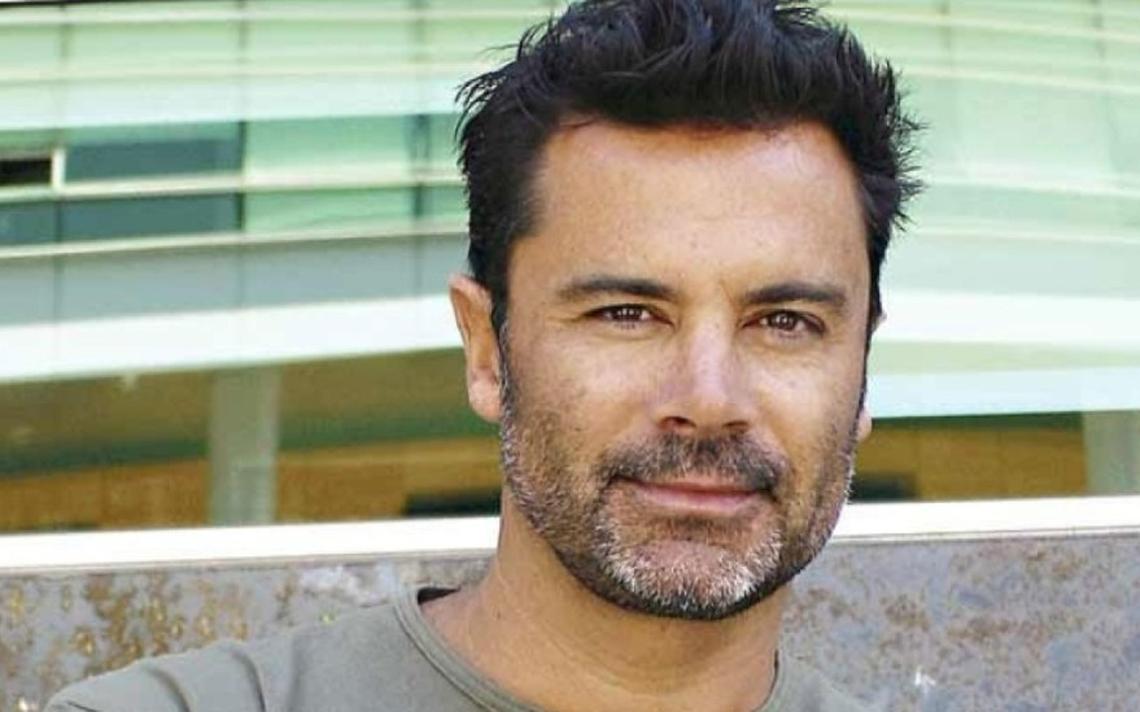 Vocal con mascarilla de Felipe Camiroaga: "Él nos llamaría a votar"