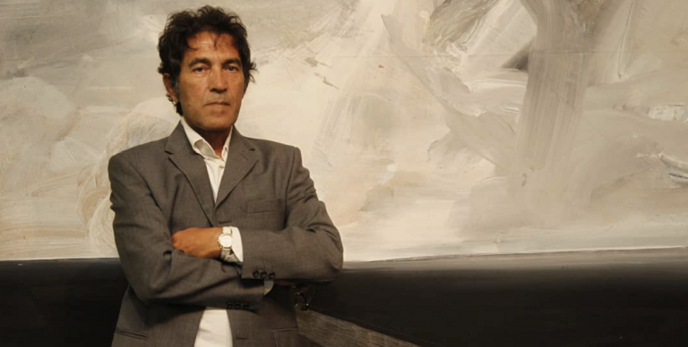 Artista italiano vende escultura invisible en más de 13 millones de pesos