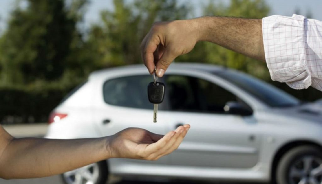 ¡Sigue estos consejos para evitar estafas al comprar un auto usado!