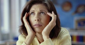 Niebla mental: Padecimiento que mujeres pueden confundir con Alzheimer