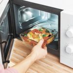 Estos son los alimentos que nunca debes poner en el microondas