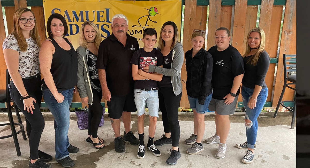 Generoso Hombre deja propina de $16 mil dolares en Estados Unidos