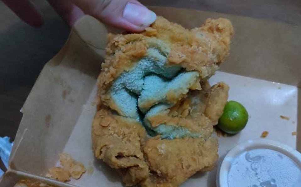 Mujer pide pollo frito para la cena y le llega una toalla empanizada
