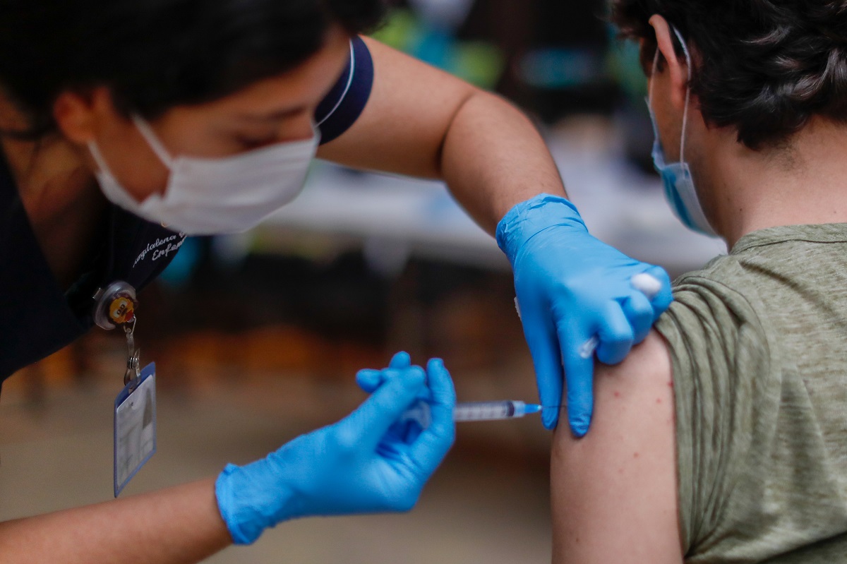 Autoridades Supervisan Vacunación Contra El Covid 19