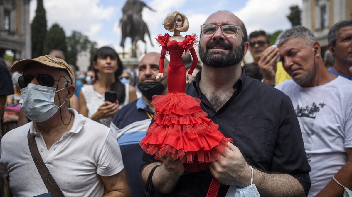 La misa de Raffaella Carrá: Un momento lleno de emociones