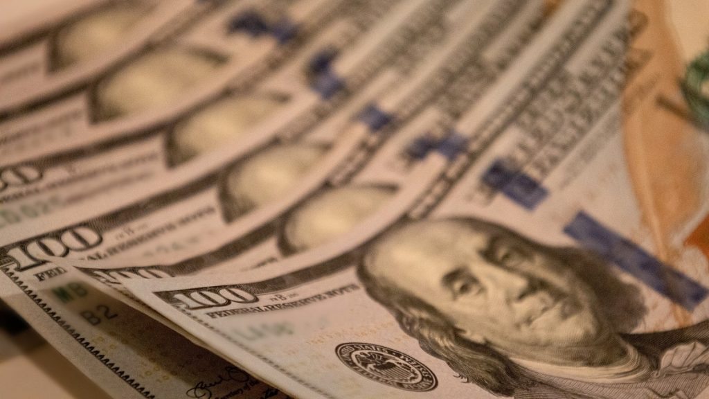 Por error bancario: Familia recibe transferencia de $37.000 billones