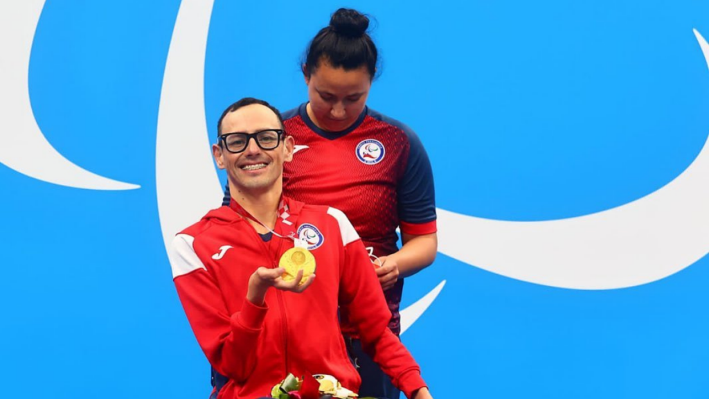 Alberto Abarza Nadador Oro Paralímpico