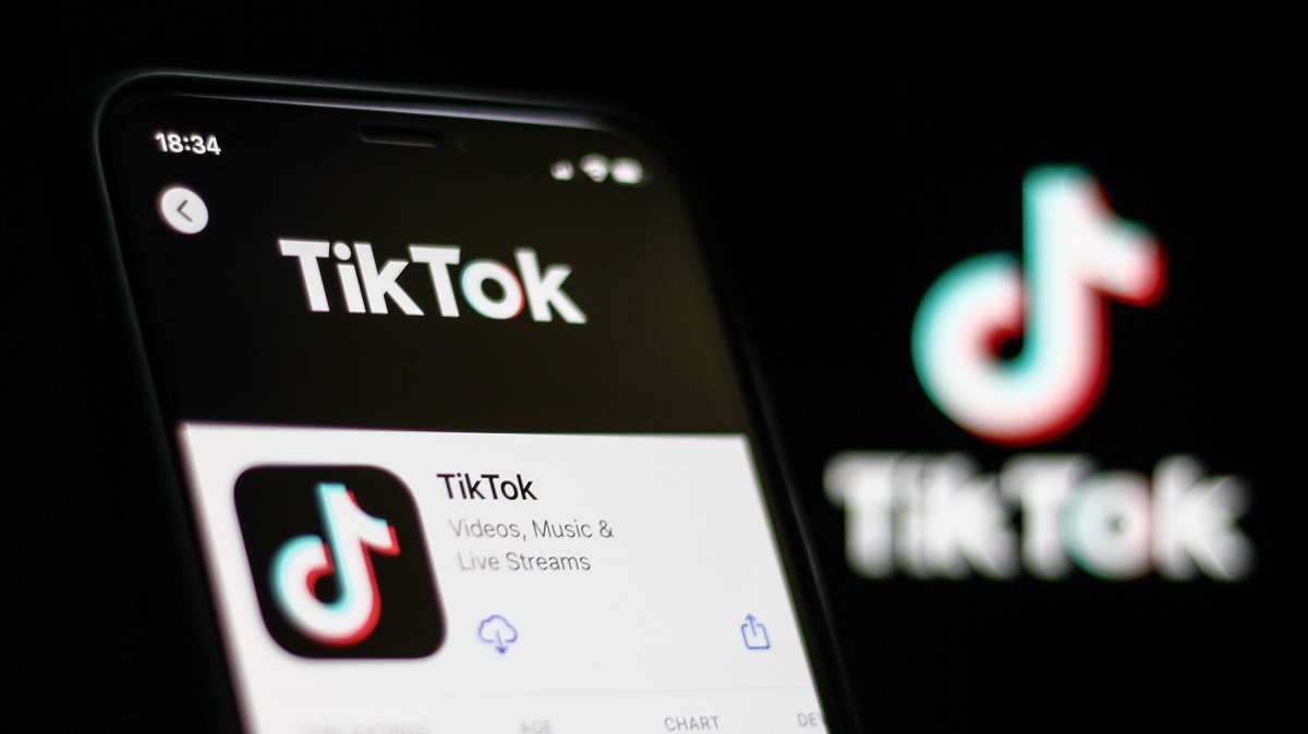 Cámaras encendidas: Profesora logra lo imposible por broma de Tik Tok