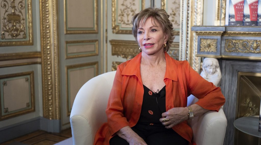 Isabel Allende cumple 79 años y recordamos algunos de sus libros