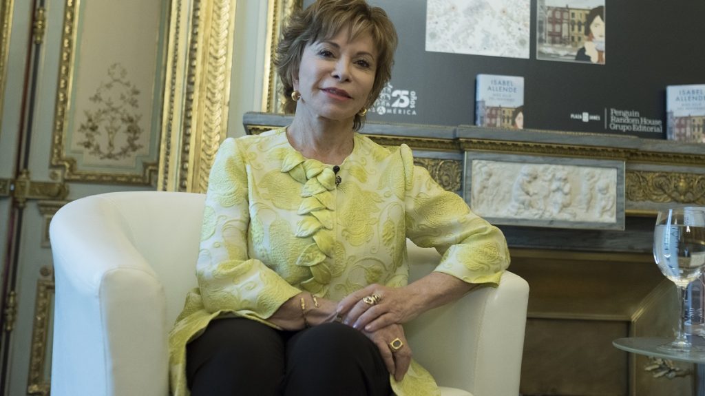 Isabel Allende cumple 79 años y recordamos algunos de sus libros