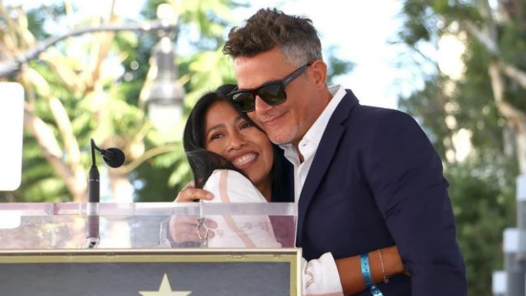 Alejandro Sanz y Yalitza Aparicio