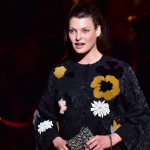 Linda Evangelista Fue Fotografiada En Las Calles De Manhattan