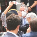 Mujer Botella Agua A Piñera