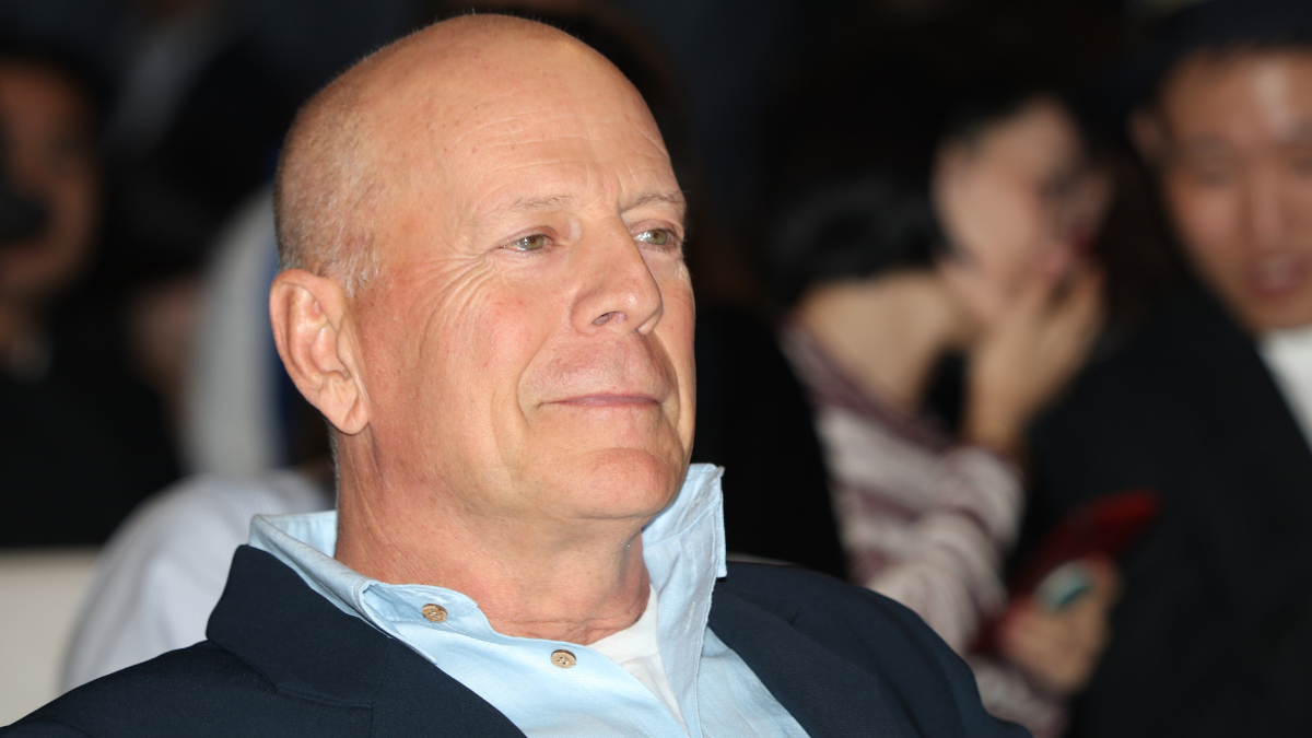 Bruce Willis reaparece en fotos tras confirmarse su retiro de la ...