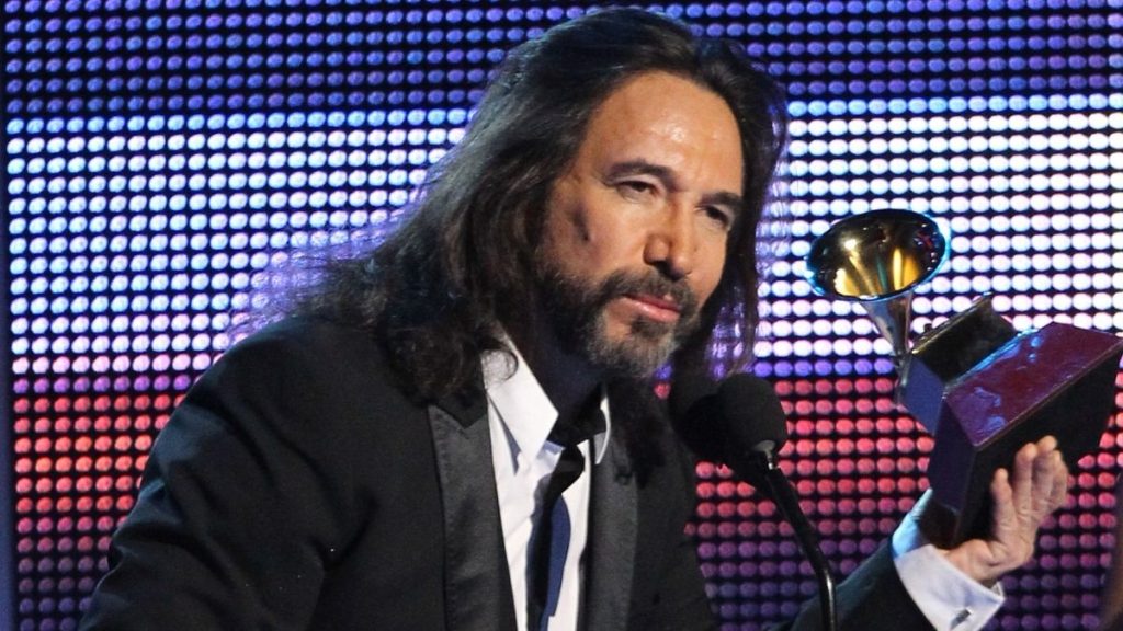 MARCO ANTONIO SOLIS PREMIO PERSONA DEL AÑO 2022 (3)