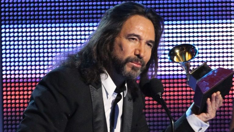MARCO ANTONIO SOLIS PREMIO PERSONA DEL AÑO 2022 (3)