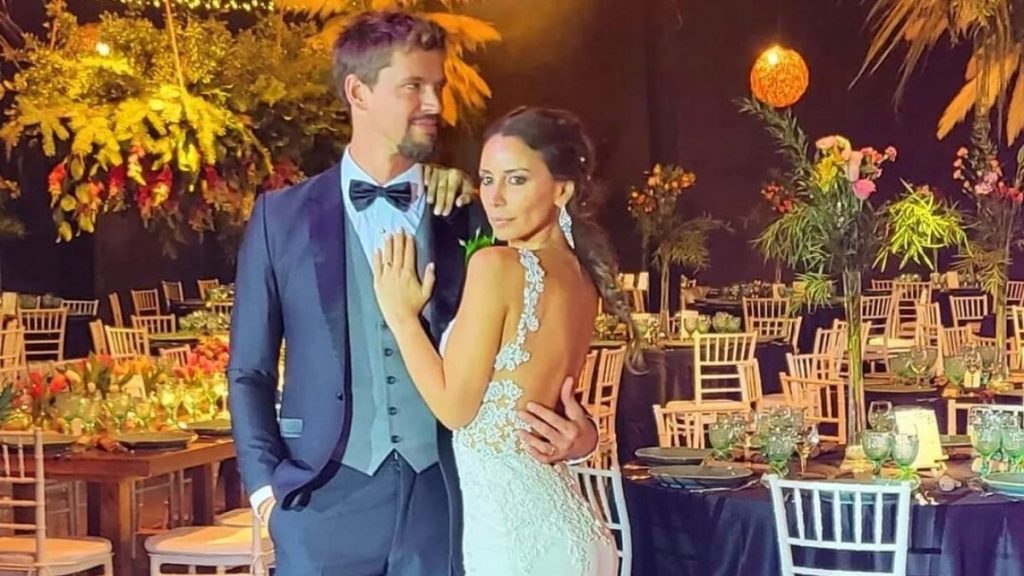 Carla Pinto Y Su Esposo