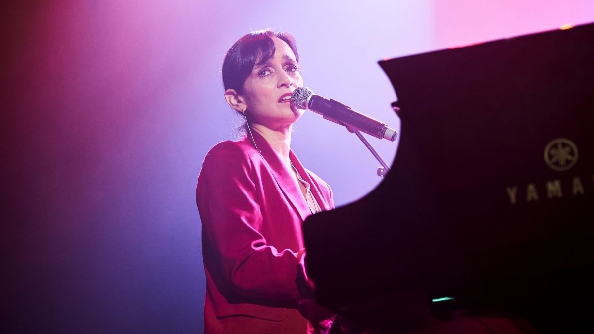 JULIETA VENEGAS (2)