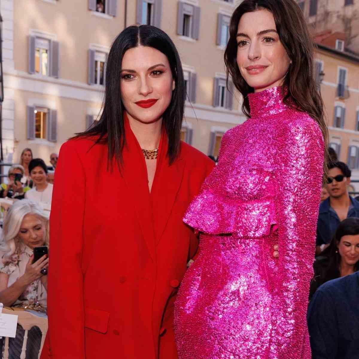 Laura Pausini Anne Hathaway 