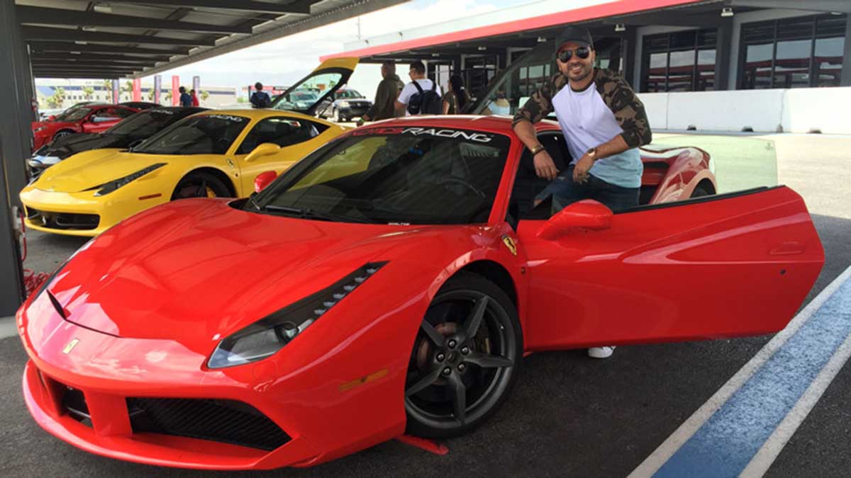 Luis Fonsi Autos Ferrari