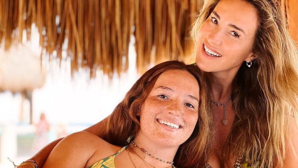 Angélica Castro Y Su Hija