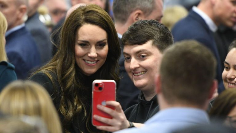 Kate Middleton Tomandose Selfies   2