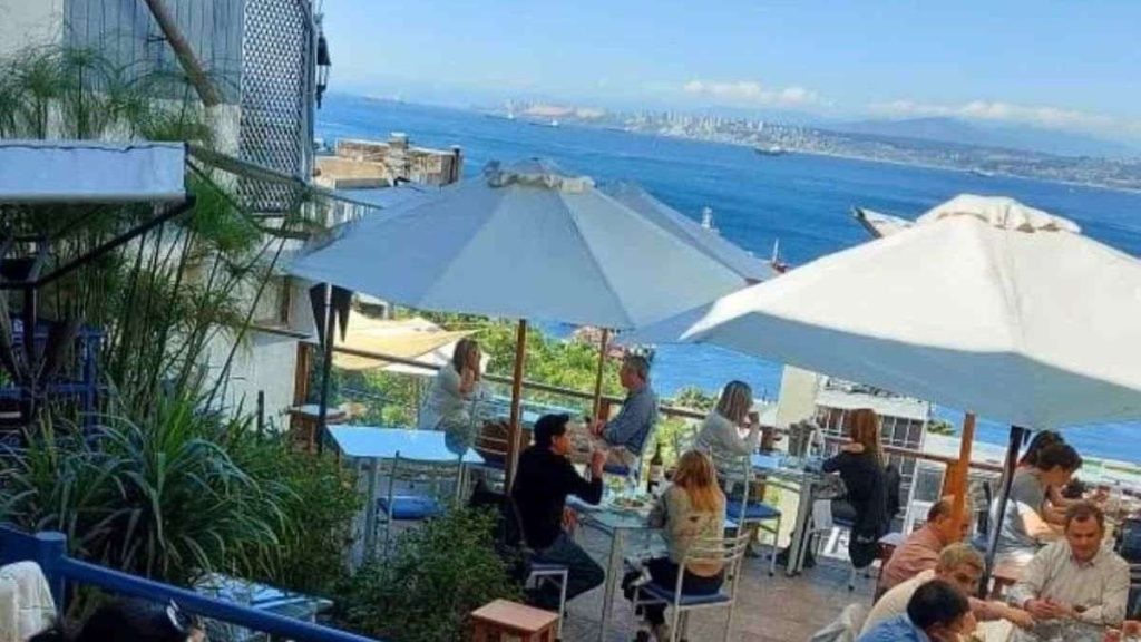 Con la mejor vista de todo Valparaíso Este es el restaurante que