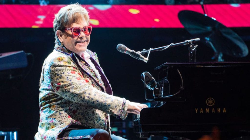 Elton John Sufrio Un Accidente
