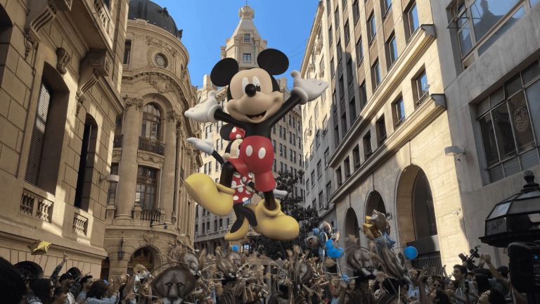 Paris Parade En Chile