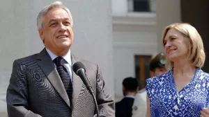 El Expresidente Sebastián Piñera Y Evelyn Matthei Cantaron Juntos Adiós Chico De Mi Barrio