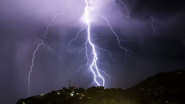 Tormentas Eléctricas En 12 Regiones De Chile