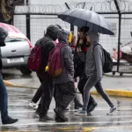 Anuncian Suspensión De Clases En Santiago Por Intenso Sistema Frontal En Chile Estas Son Las Comunas De La Región Metropolitana Afectadas
