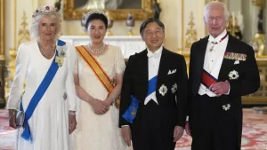 Reina Camila De Reino Unido Estrenó Inédito Accesorio En Honor Al Rey Carlos III En Banquete Con Emperadores De Japón