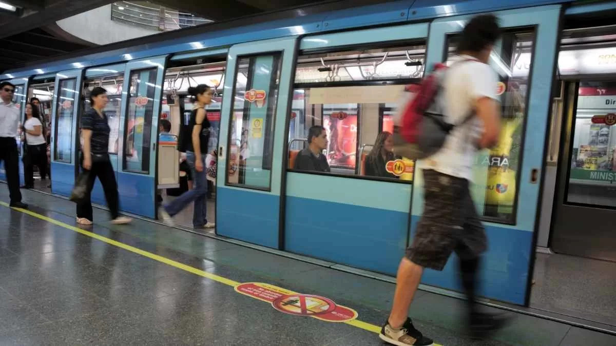 Metro de Santiago anuncia cierres de accesos por intensas lluvias ...