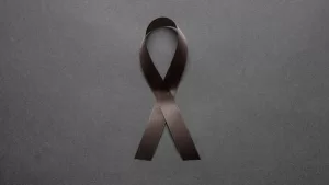 Muere
