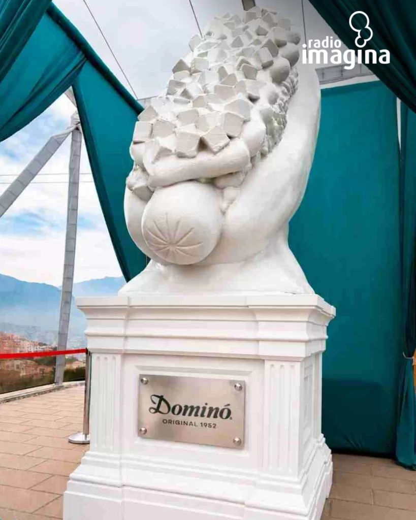 Monumento Al Completo