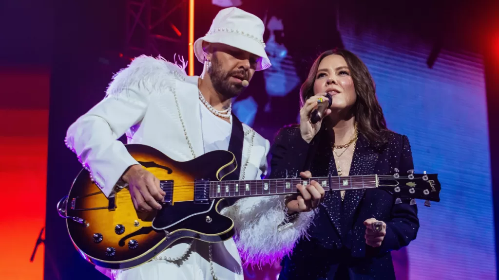 Jesse & Joy (2)